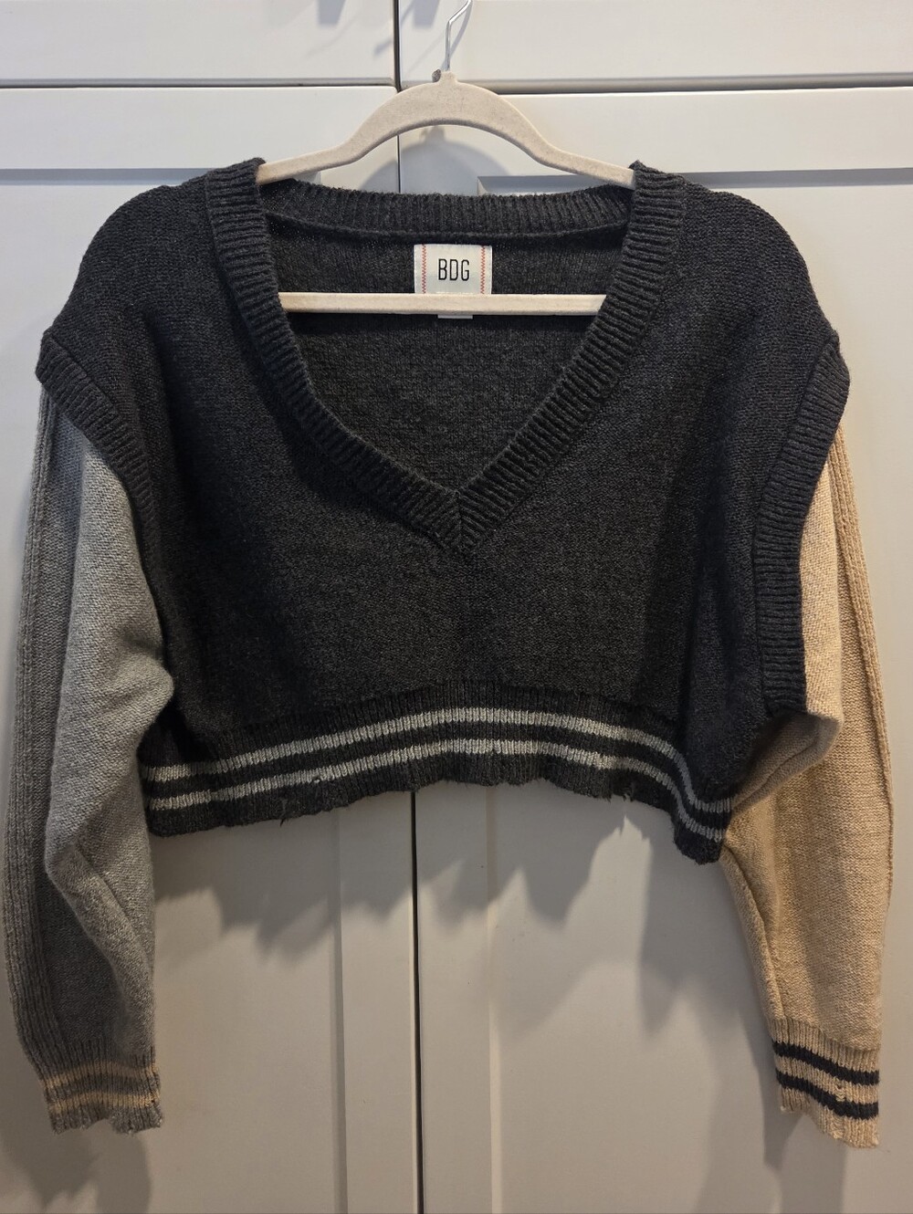 BDG Charcoal Colorblock V-Neck Cropped Sweater with Gray and Tan Sleeves